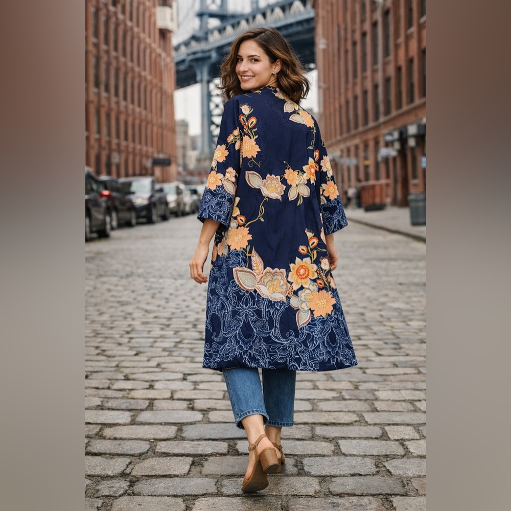 Chico’s Navy Floral Kimono Jacket Open Front Topper Size 1 Medium Boho Resort